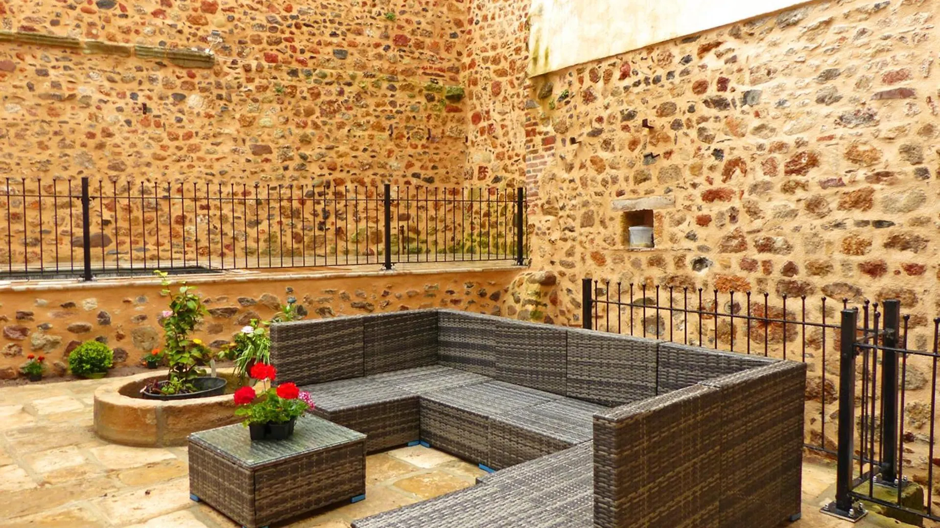 Holiday home Elegant Cottage Medieval Restaure Avec Piscine, Cheminee, Proche Du Golf Et Attractions Culturelles - Fr-1-489-335 Herisson